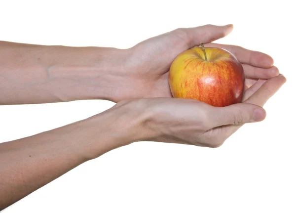 Červené jablko v mužských rukou — Stock fotografie