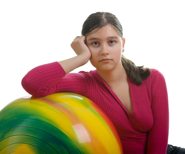 大きな球を持つ女の子 — ストック写真