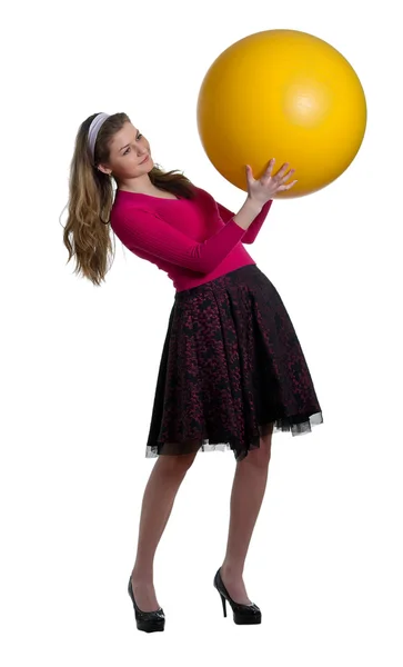 Κορίτσι με κίτρινη μπάλα — Φωτογραφία Αρχείου