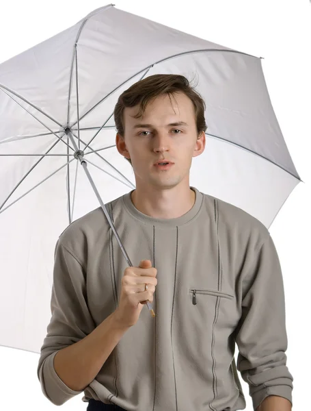 Homens sob guarda-chuva — Fotografia de Stock