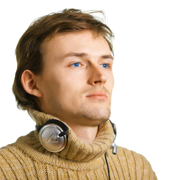 Junger Mann mit Kopfhörern — Stockfoto