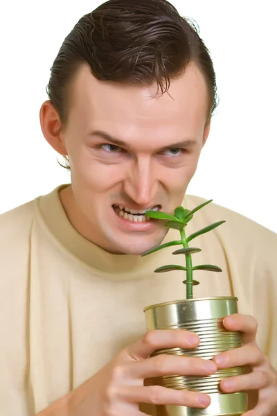 Homem tenta comer uma planta jovem — Fotografia de Stock