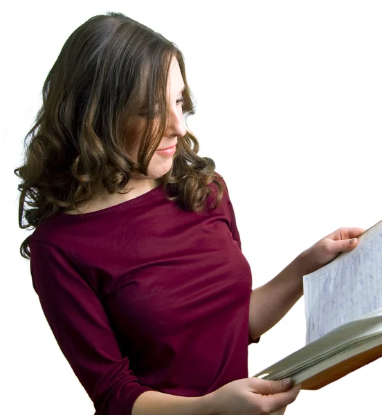 Ung tjej läser en bok — Stockfoto