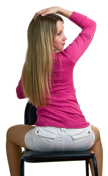 Menina senta-se em uma cadeira — Fotografia de Stock