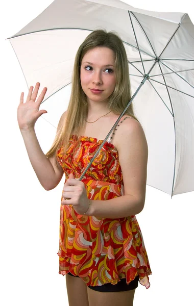 Улыбающаяся девушка с зонтиком — стоковое фото