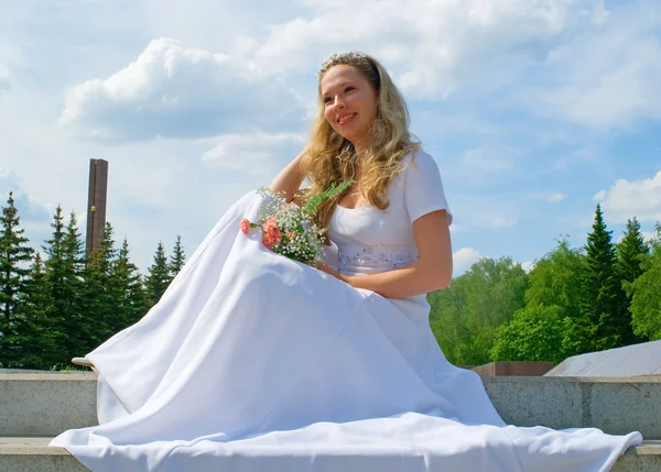 Noiva em um branco — Fotografia de Stock