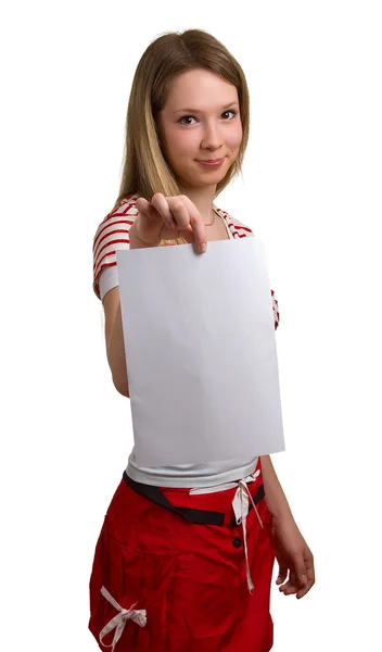 Giovane ragazza mostra foglio vuoto — Foto Stock