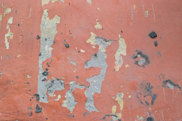 Старая красная стена брошенного дома — стоковое фото