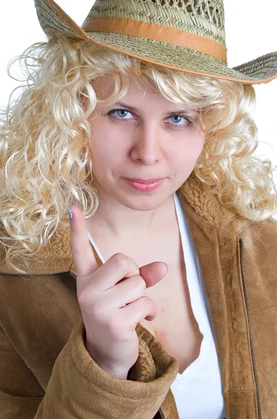 Młode kobiety blondynka w słomkowym kapeluszu — Zdjęcie stockowe