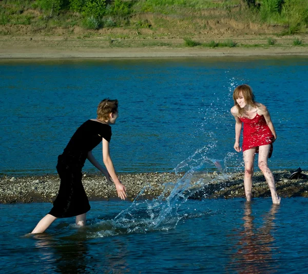 Girls playing with water — Stock Photo, Image