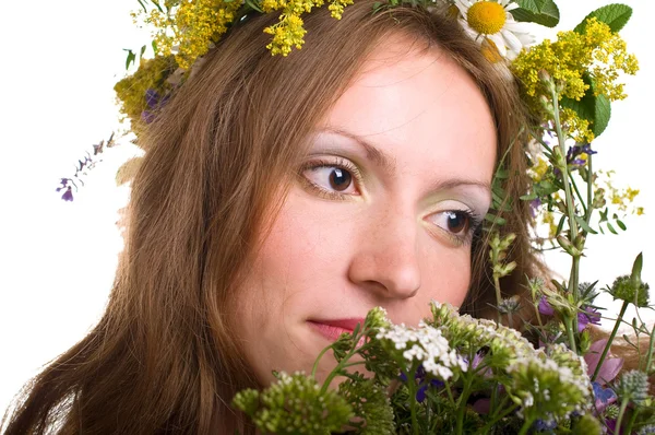 Усміхнені молоді жінки з квітами — стокове фото