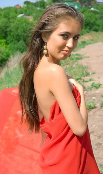 Lány piros ruhában — Stock Fotó