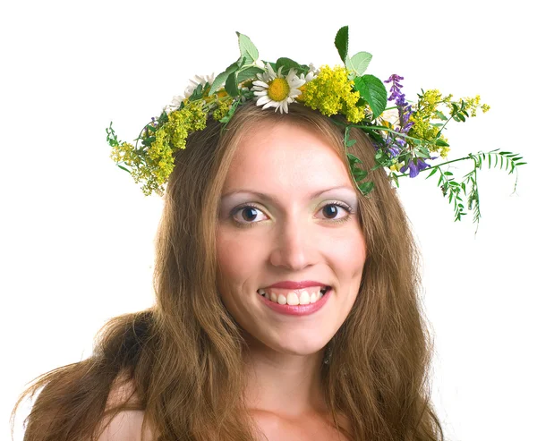 Улыбающиеся женщины с цветочным венком — стоковое фото
