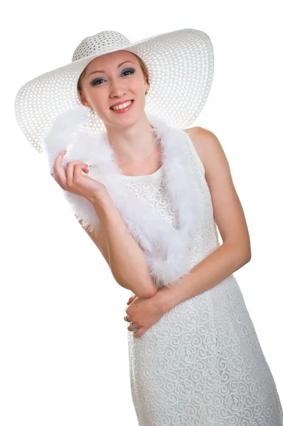 Chica sonriente en sombrero blanco, vestido y boa —  Fotos de Stock