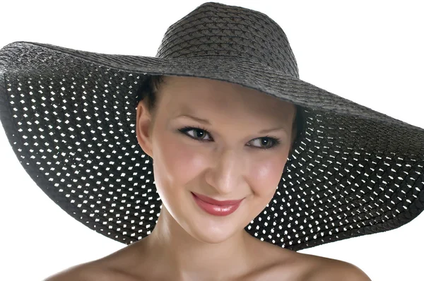 Mladý, usměvavý ženy v černém klobouku — Stock fotografie