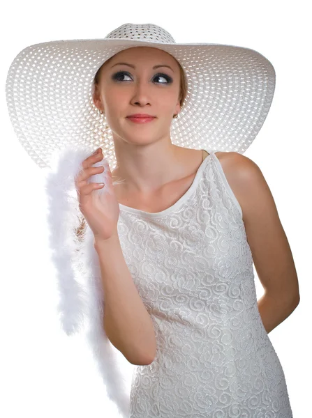 Lächelnde Frauen mit weißem Hut und Kleid — Stockfoto