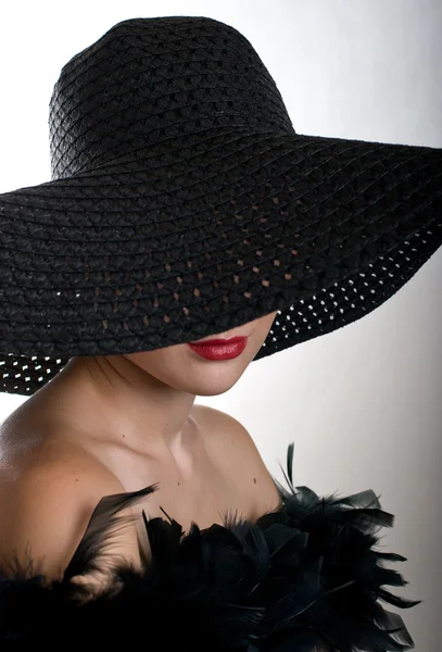 검은 모자에 있는 여자 — 스톡 사진