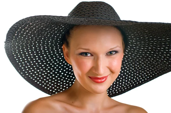 黒い帽子に笑みを浮かべて女性 — ストック写真