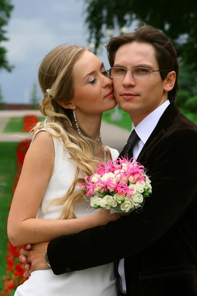 Portrait of the bride and groom — Stock Photo, Image