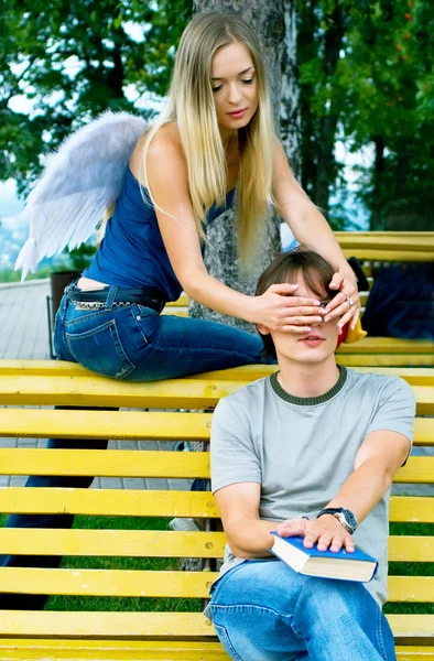 Jovens e anjo 2 — Fotografia de Stock