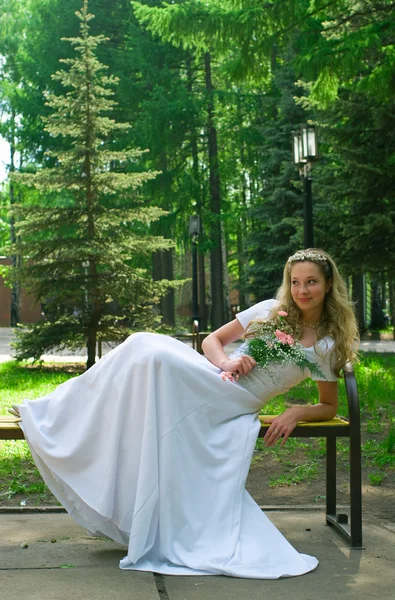 Gelukkige bruid — Stockfoto