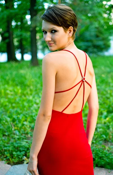 Ragazza in abito rosso — Foto Stock