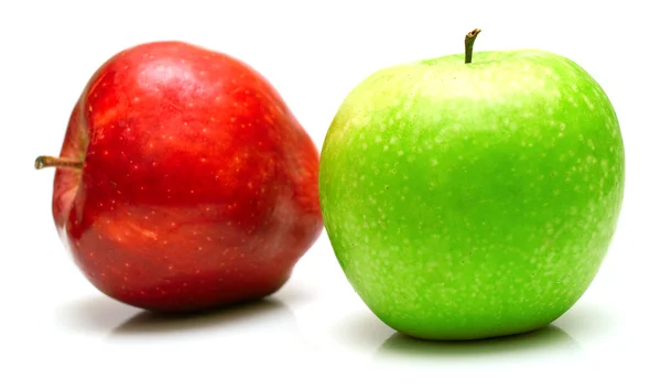 Äpplen på vita — Stockfoto