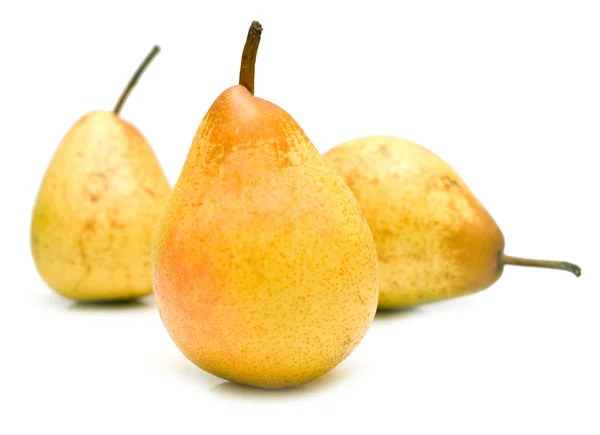 Gele peren op wit — Stockfoto