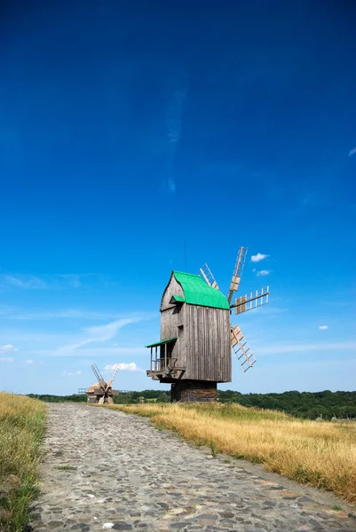 Vieux moulins à vent en bois — Photo