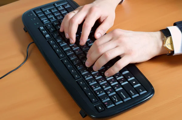 Hand with keyboard — Stock Photo, Image