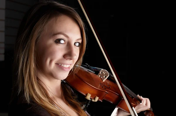 바이올린 소녀 놀이 — 스톡 사진