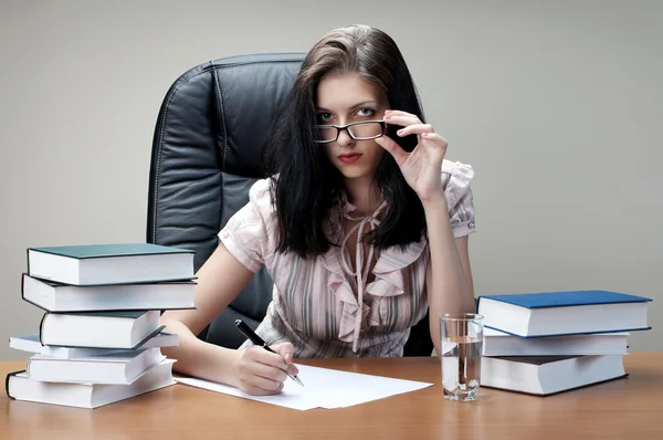 Secretary sit at the table — Stock Photo, Image
