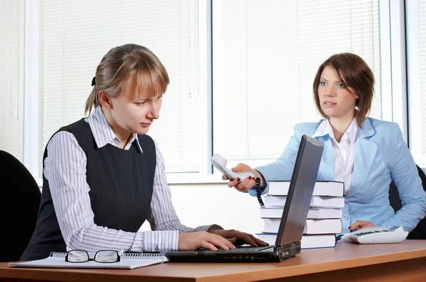 Két nő hivatalban — Stock Fotó