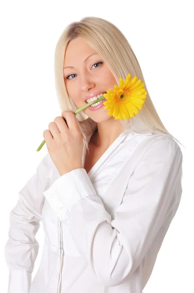 Jovem sorrindo loira em uma camisa branca — Fotografia de Stock