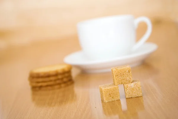 Φλιτζάνι τσάι ή καφέ, ζάχαρη και μπισκότα — Φωτογραφία Αρχείου