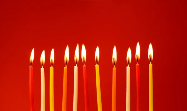 Velas de cumpleaños ardientes —  Fotos de Stock