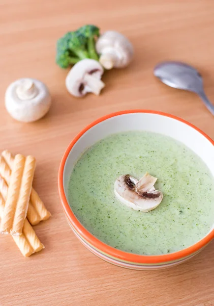 Brokkoli und Champignon-Cremesuppe — Stockfoto