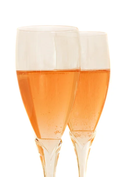 バラのスパーク リング ワイン付きの 2 つのメガネ — ストック写真