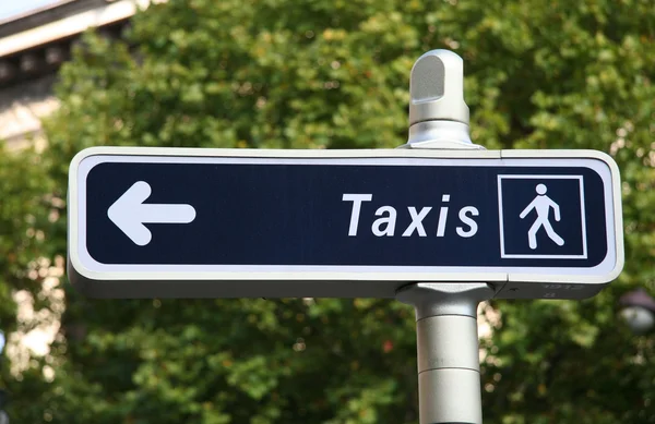 Znak taksówki w Paryżu, Francja — Zdjęcie stockowe
