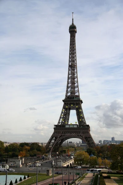 De Eiffeltoren en de iena brug gezien vanaf het palais chaillot — Stockfoto