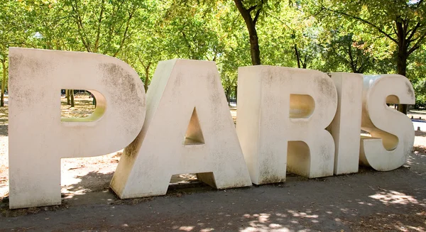 Grandes letras que forman la palabra Paris — Foto de Stock