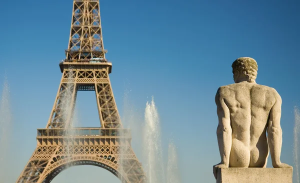 Statue of man at the Trocadero — стокове фото