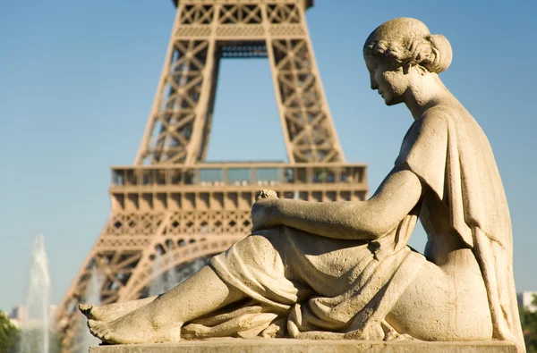 Statue of woman at the Trocadero — стокове фото