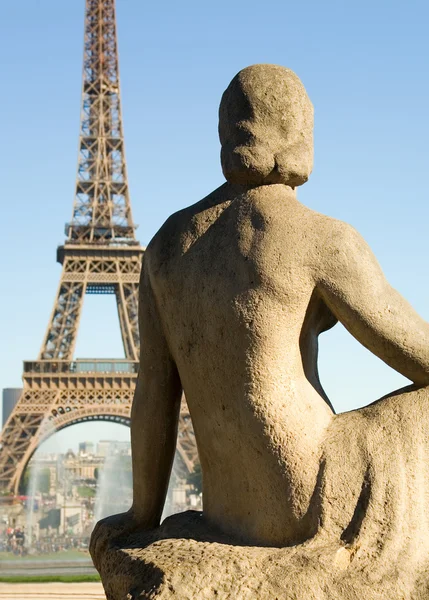Άγαλμα γυναίκας στο trocadero — Φωτογραφία Αρχείου