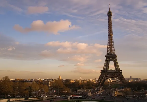 A Torre Eiffel e a ponte Iena — Fotografia de Stock