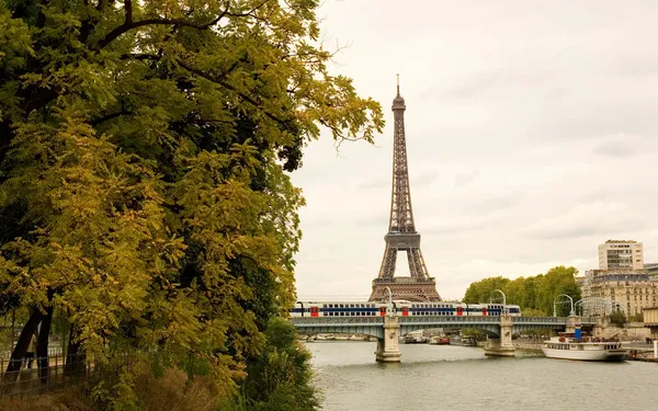 Осінь в Парижі — стокове фото