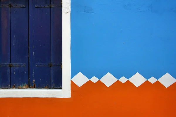 착 색 된 벽 및 셔터 — 스톡 사진