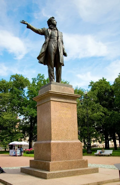 Statue d'Alexandre Pouchkine — Photo