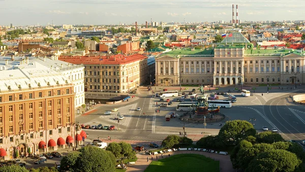 在圣彼得堡的圣艾萨克广场 — 图库照片