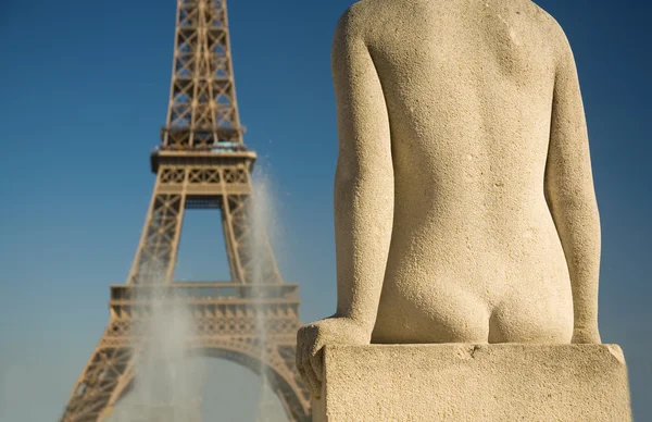 Statue of woman at the Trocadero — Stock Photo, Image